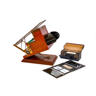 Stereoscope 'Kromskop Color Stereoscope' with Image Set; Ives, Frederic Eugene; 1894-1907; M-ST025