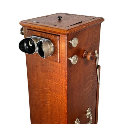 Chain-Stereoscope for 200 Views with large Mirror for illuminating Autochromes containing its Original Photo Collection
; Mattey; c. 1890; M-SF009