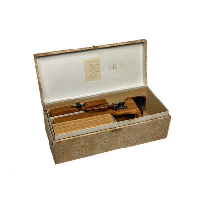 Boxed set of marriage stereo views 'Special Stéréo' and Holmes viewer; Maurice, A.; c. 1905; M-V003