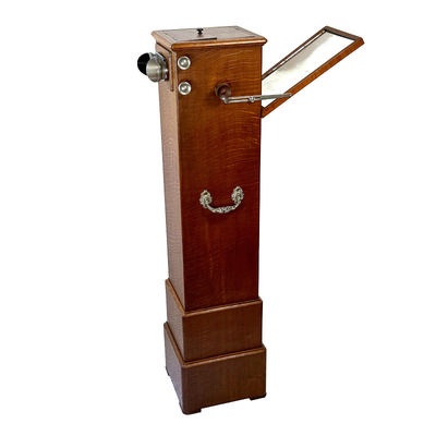 Chain-Stereoscope for 200 Views with large Mirror for illuminating Autochromes containing its Original Photo Collection
; Mattey; c. 1890; M-SF009