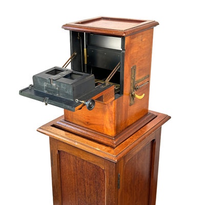 Tray-Stereoscope 'Metascope Spécial à foyer court' with Original Storage cabinet ; Mattey; c. 1926; M-SF010