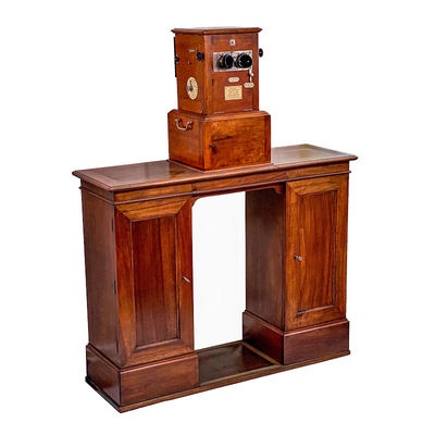 Tray-Stereoscope 'Le Taxiphote' with Original Storage Desk 'Meuble Bureau'; Richard, Jules; c. 1912; M-SF001
