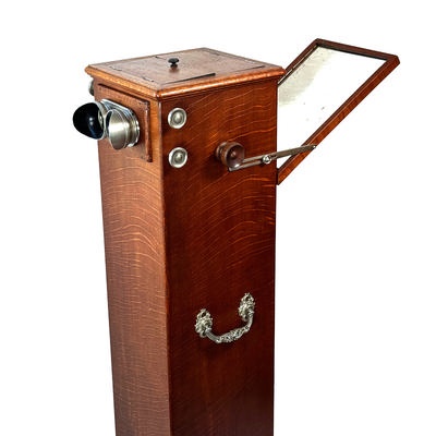 Chain-Stereoscope for 200 Views with large Mirror for illuminating Autochromes containing its Original Photo Collection
; Mattey; c. 1890; M-SF009