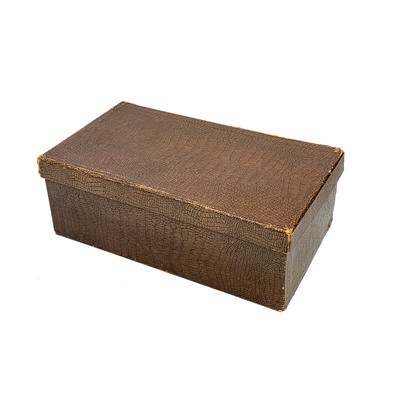 Boxed set of marriage stereo views 'Special Stéréo' and Holmes viewer; Maurice, A.; c. 1905; M-V004