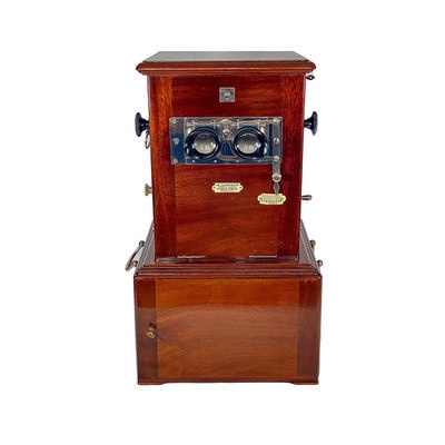 Tray-Stereoscope 'Le Taxiphote modèle mécanique' with Original Table and 'Trousse de Taxiphote' lens set; Richard, Jules; c. 1915; M-SF002