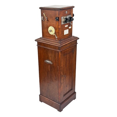 Tray-Stereoscope 'Le Taxiphote modèle optique' with Original storage cabinet; Richard, Jules; c. 1925; M-SF011