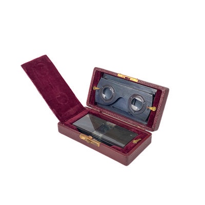 Foldable Stereoscope 'Stéréoscope pliant, dans un riche écrin en maroquin, avec fermoir'; Richard, Jules; c. 1910; M-SH095