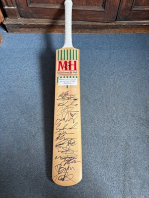 Cricket Bat autographed by Somerset Squad 2025; Somerset CCC; 2025; SCM.003106