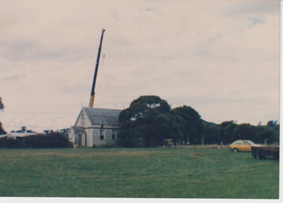 Methodist church in East Tamaki being removed.; Trotman, Ron; 9/04/1986; 2018.266.02