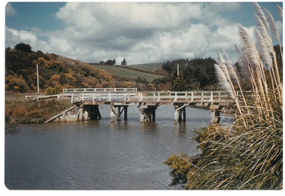 Whitford Road bridge over the Turanga River; Hattaway, Robert; 1/10/1981; 2017.127.23