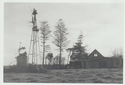 Old barn on Botany Road on Speechlay's Farm; La Roche, Alan; 1975-6; 2018.012.100