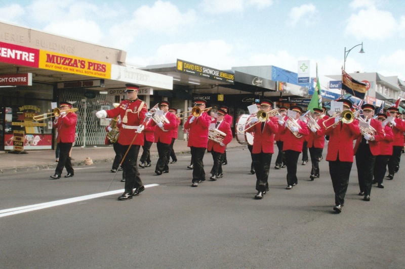 Anzac Parade in Howick, 2016 showing the band marching down Picton Street.