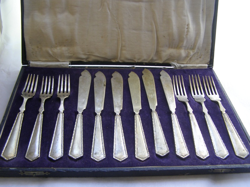 Boxed Silver Fish fork and knife set.; 2011.31.1-13