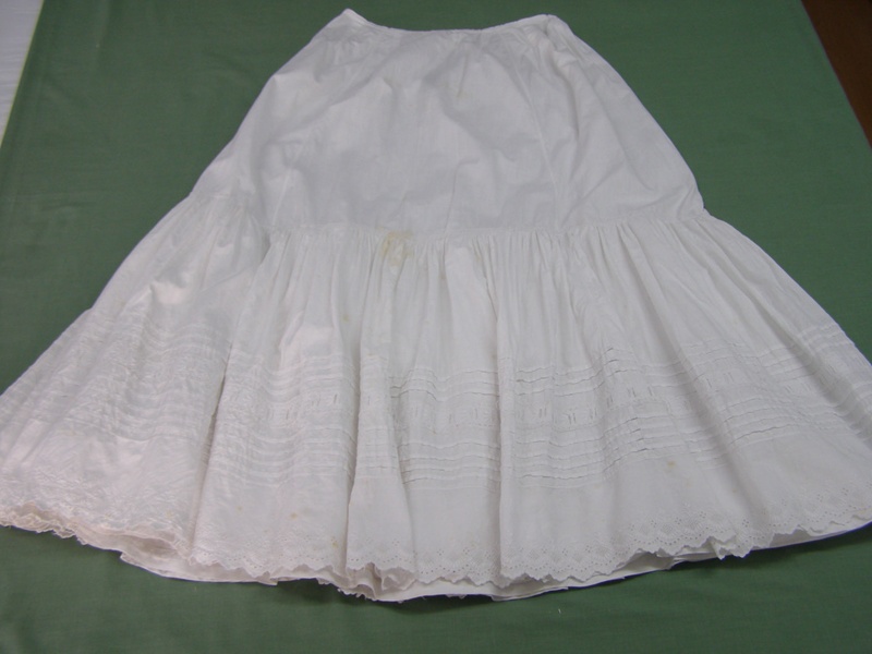 Petticoat; Unknown; 1900-1910; T2016.403 on NZ Museums