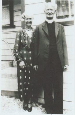 Rev Noble Dale Boyes and his wife Elizabeth.; 2018.309.06