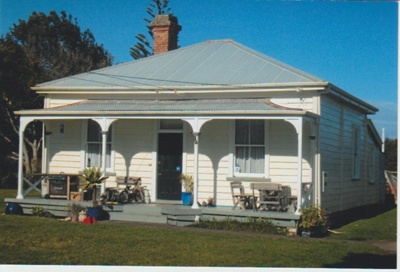 The former Flat Bush School teacher's cottage.; La Roche, Alan; 1/11/2011; 2019.055.06