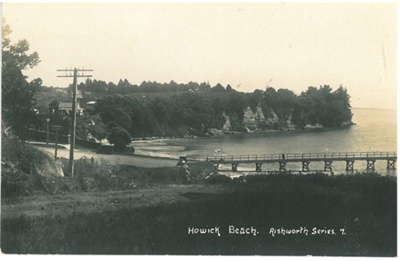 Howick Beach and wharf before 1930; Duncan, Frank; before 1930; 2016.575.10