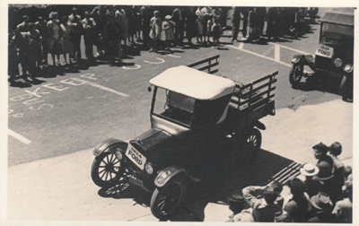 A 1924 Ford truck in the 1947 Centennial Parade.; Lee-Johnson, Eric, Otahuhu; 8 November 1947; P2022.38.17