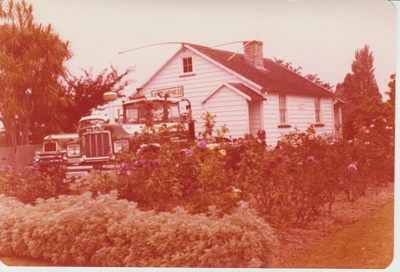 Sergeant Barry's cottage being moved to the Howick Historical Village; La Roche, Alan; 14/02/1980; 2019.092.08
