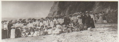Howick School picnic at Cockle Bay, 1904; 1904; 2019.076.02