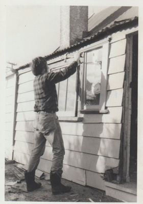 Smallman's cottage on a trailer; La Roche, Alan; 1/07/1973; 2018.089.32