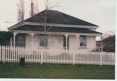 Wagstaff''s cottage at 60 Howe Street.; La Roche, Alan, Auckland; 1998; 2018.027.05