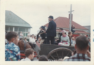 The crowd watching people in costume in a horse-drawn cart in the Howick Santa Parade, 30th November 1960.; Young, Heather; 30 November 1960; P2022.06.06