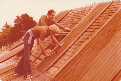 David Edwards and helper on the roof of Eckford's homestead before removal to the Howick Historical Village. ; La Roche, Alan; 13 May 1978; P2021.09.12
