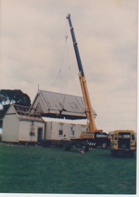 Methodist church in East Tamaki being removed.; Trotman, Ron; 9/04/1986; 2018.266.03
