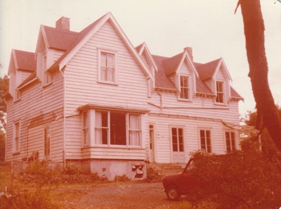 Puhi Nui, the McLaughlin Homestead, in Wiri, April 1981; Alan La Roche; April 1981; P2020.05.12