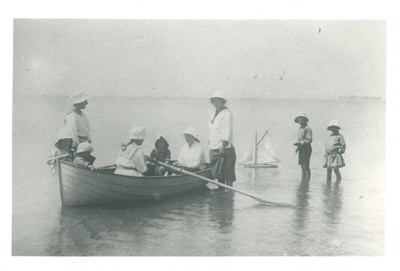 Evans family and dinghy at Howick Beach; 1908; 2016.520.27