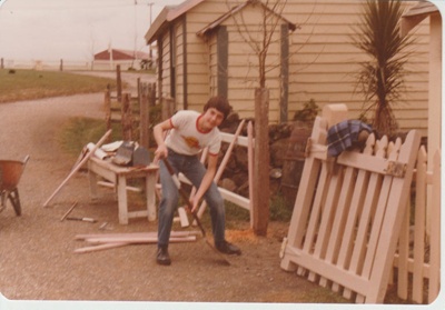Kevin Bruce starting to make a new path at Howick Historical Village.; 30/07/1983; 2019.129.07