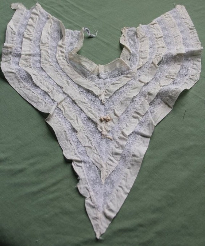 Jabot; Unknown; 19001910; T2016.893 on NZ Museums