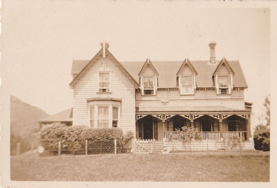 Puhi Nui, the McLaughlin Homestead, in Wiri, 1937; P2020.05.02