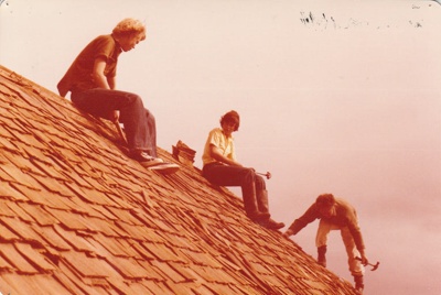 David Edwards and helpers on the roof of Eckford's homestead before removal to the Howick Historical Village. ; La Roche, Alan; 13 May 1978; P2021.09.14