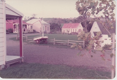 De Quincey's & Johnson's Cottages and Pakuranga School; La Roche, Alan; 1/03/1982; 2019.105.07