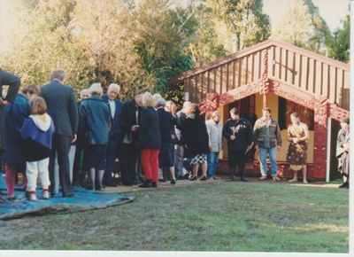 Visitors at the opening of Matariki; La Roche, Alan; 29/06/1991; 2019.090.26