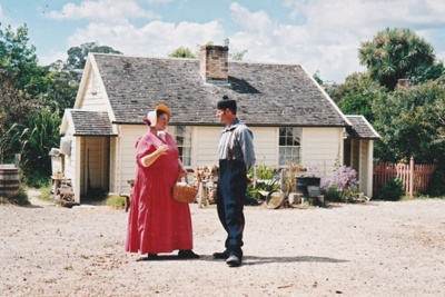 Ros Palmer talking to a man in front of Briody-McDaniel cottage on a Live Day, HHV.  ; 22 August 2006; 2019.196.07
