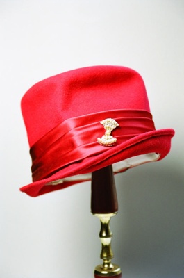 Hat; 2004/0065