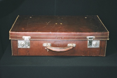 Suitcase; 2004/0330