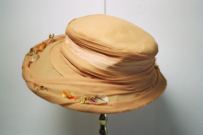 Hat; 2004/0051