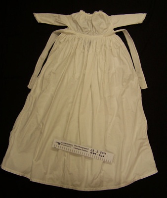 Baby gown; Unknown; Unknown; 1989_346