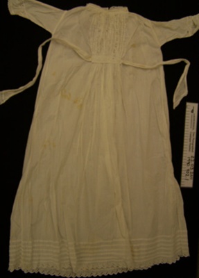 Baby gown; Unknown; Unknown; 1990_902_1