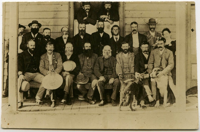 early-settlers-at-royal-hotel-1890-95-1890-95-1972-3-3b-raglan