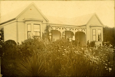 Photograph [McPhee House]; Collins, Artist Photographers, Dunedin; post 1893; CT79.1077d