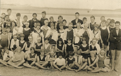 Photograph [Swimming tuition, Pounawea]; [?]; c1920s; CT08.4840.1