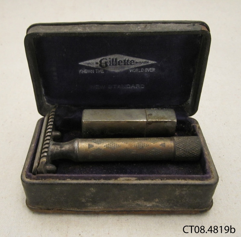 Razor in case; Gillette; [?]; CT08.4819b | eHive
