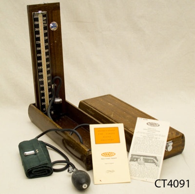 Kits, blood pressure; A C Cossor & Son (Surgical) Ltd.; 20th century; CT4091