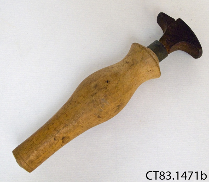 Tool: Cobblers Edge Iron Tool; CT83.1471b on NZ Museums