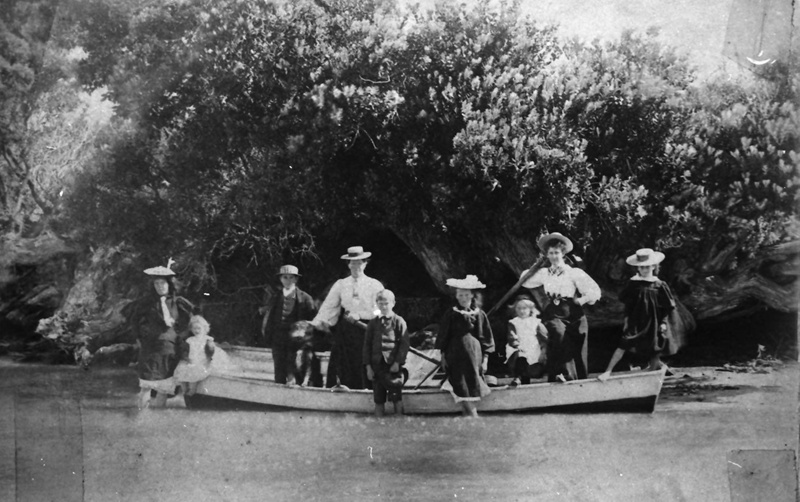 Wood Family; 16371 on NZ Museums